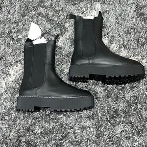 H&M Women boot size 6 US